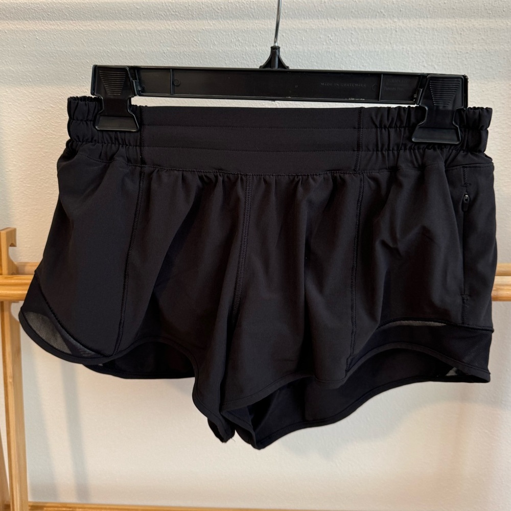 Lululemon hotty hot low rise 2.5” inseam size 6 black